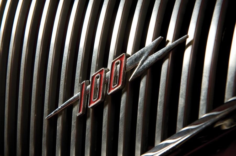 Логотип Austin-Healey 100-4 (BN2) 1955 года  (фото 7 из 39)